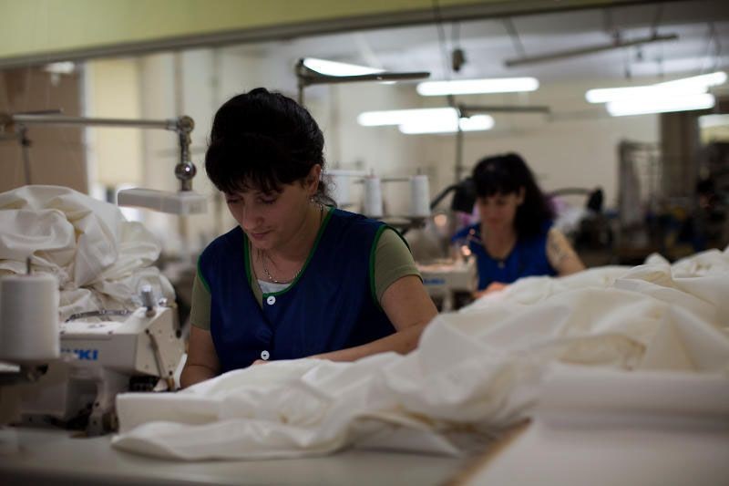 Кохма ул ивановская 90 швейный цех. Фабрика синар новосибирск. Фабрика синар новосибирск. Швейный цех. Небольшой швейный цех.