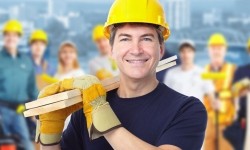 потрібні будівельники, електрики та зварювальники