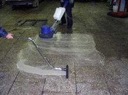 Фахівці на кладку плитки