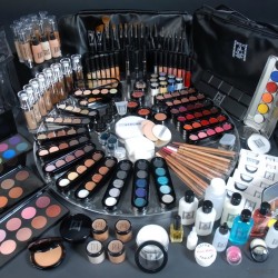 Склад фабрики косметики в г. Stryków (Лодзь)