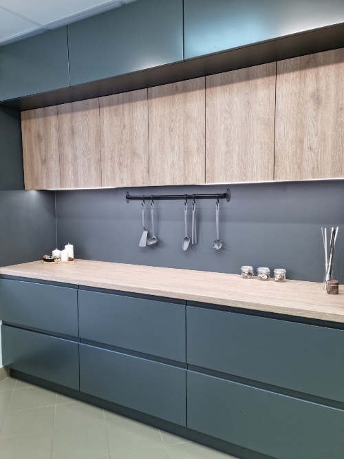 качественные фабричные кухни и мебель с установкой