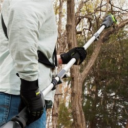 Работа для мужчин, по обрезке веток и кустарников. Зарплата до 2700 евро