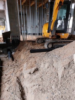 Водитель на миниэкскаватор